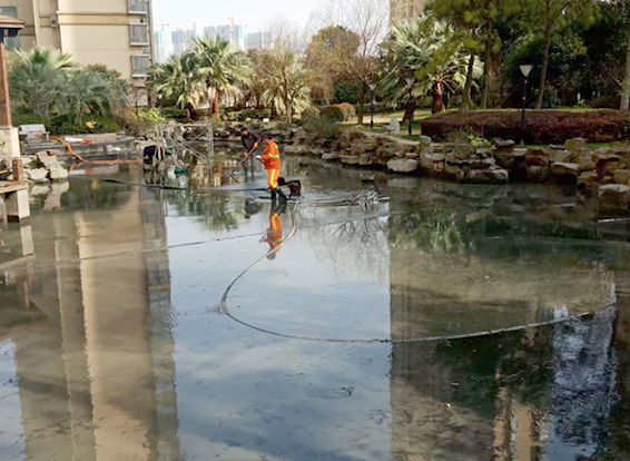 博尔塔拉景观池淤泥清理