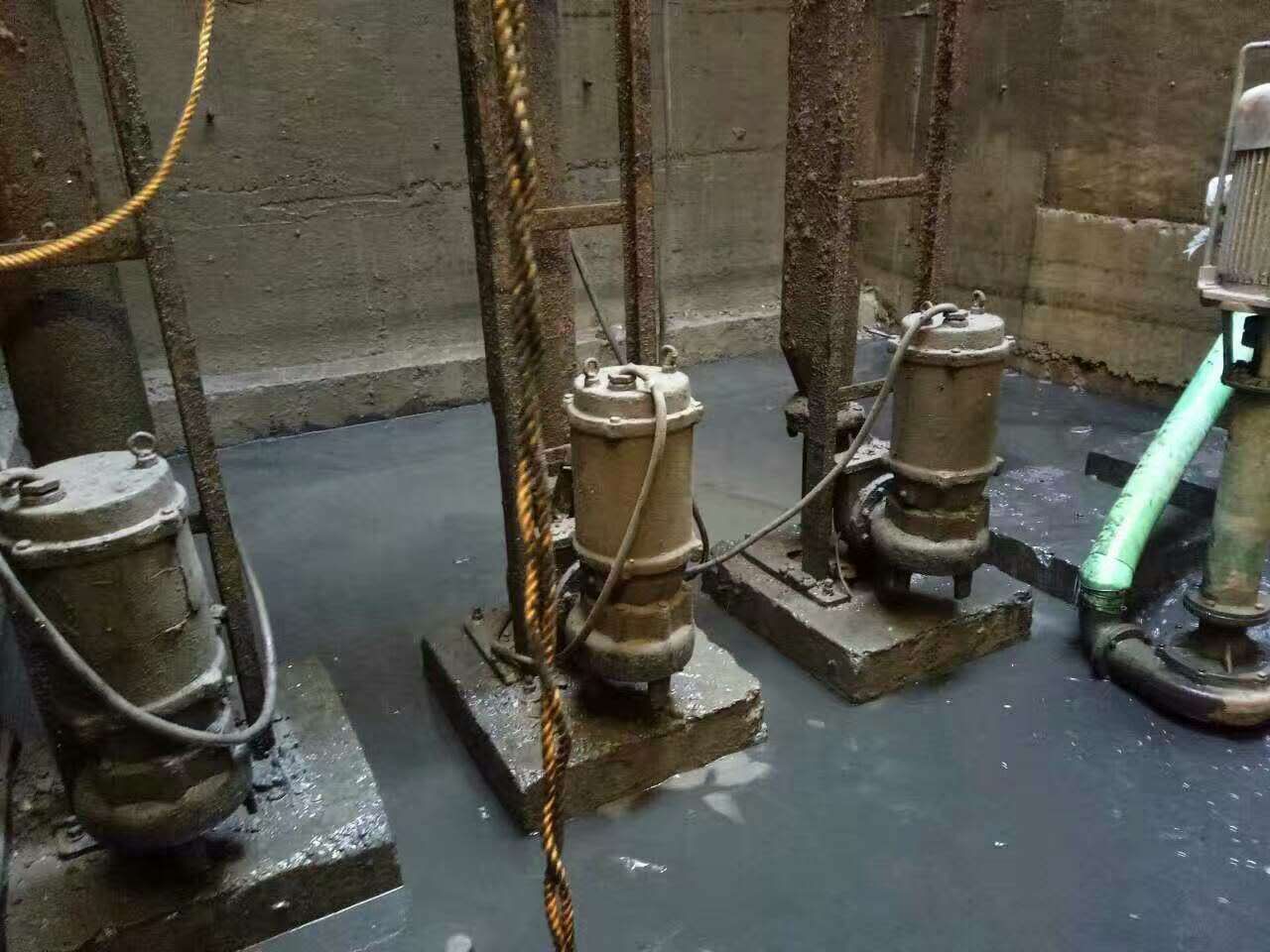 博尔塔拉污水池清理